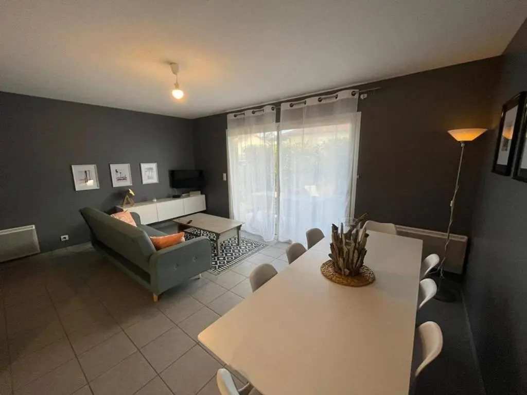 Appartement en rez-de-jardin à 100m de la plage avec terrasse et parking - FR-1-413-107
