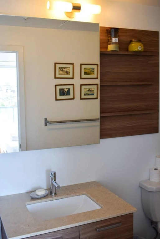Modern Queen West 2 Bedroom and 2 Bathroom