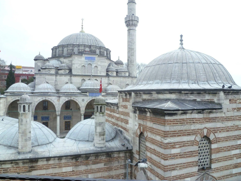 Ekim Apart