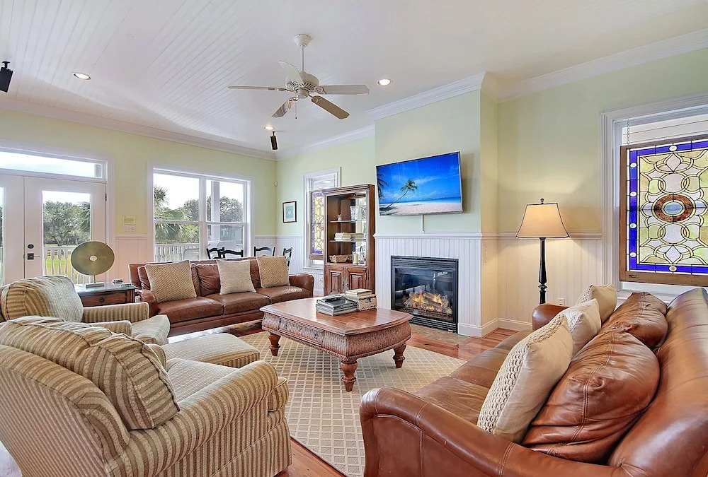 Sprawling Family W/ Pool & Game Room 6 Bedroom Home