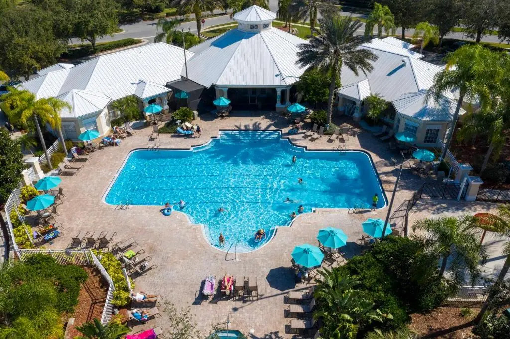 Beautiful Windsor Palms townhome newly furnished 2383