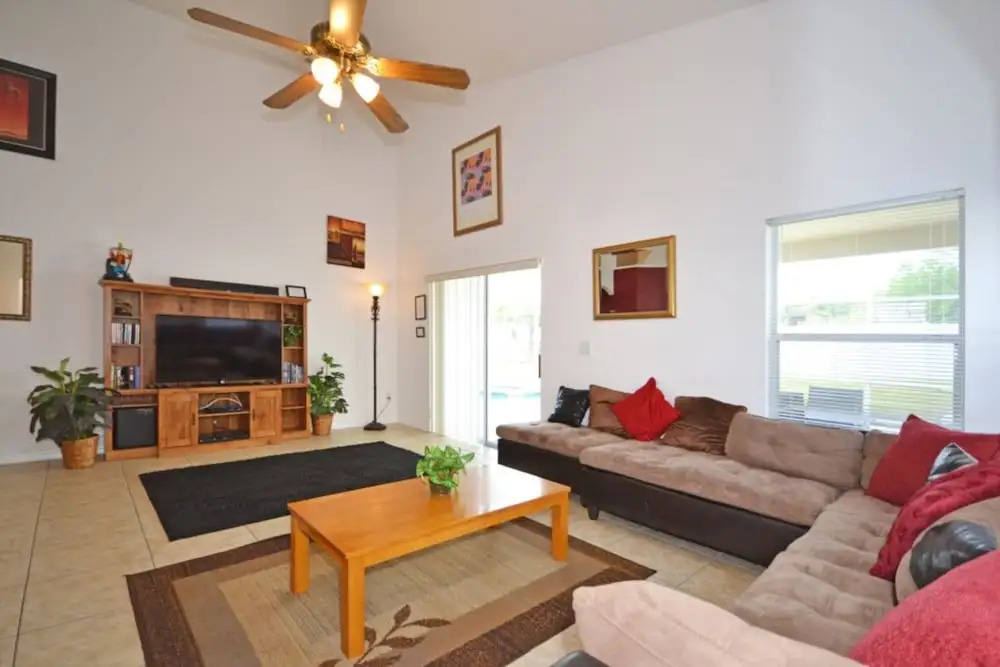 Hampton Lakes 215449