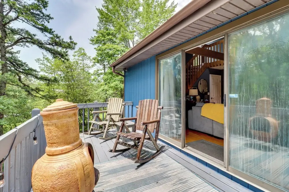 Hot Tub, Fire Pit & Barrel Sauna: Poconos Abode
