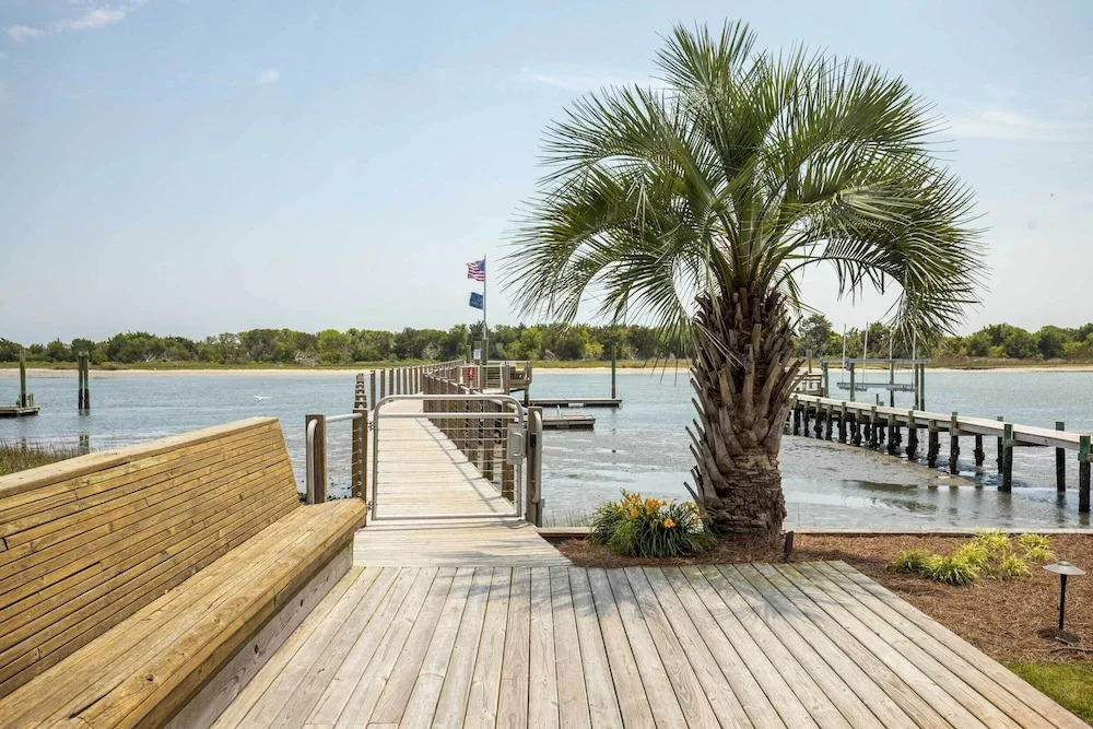 Beaufort Townhome w/ Game Room: 8 Mi to Beaches!