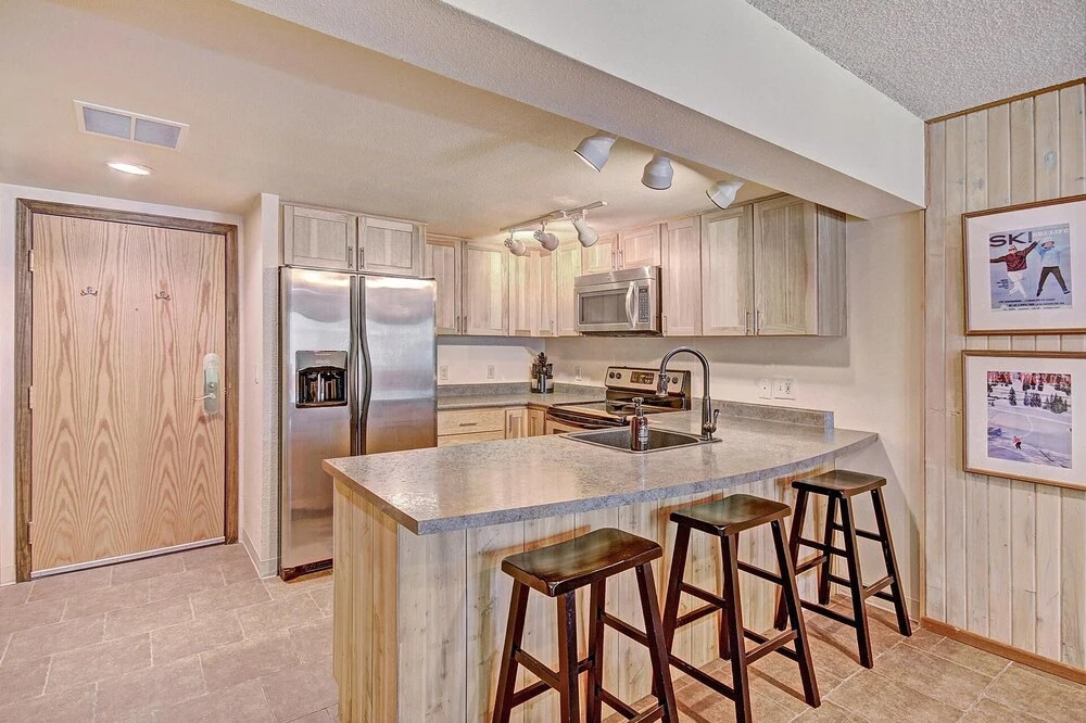 Huge Ski-In Ski-Out Condo - CM116 by RedAwning