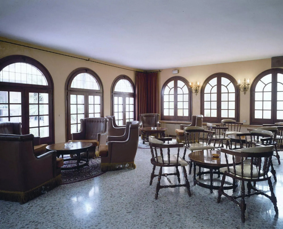 Vintage Hotel Mercedes