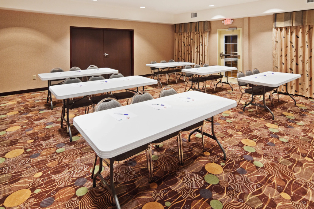 Holiday Inn Express Hotel & Suites Okmulgee