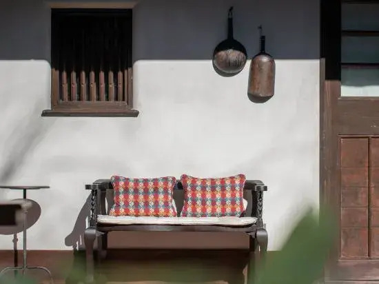 Lijiang Old Town Lanshe Hotel