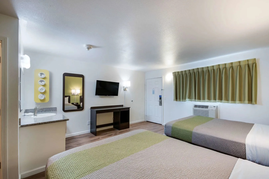 Motel 6-Burlington, WA