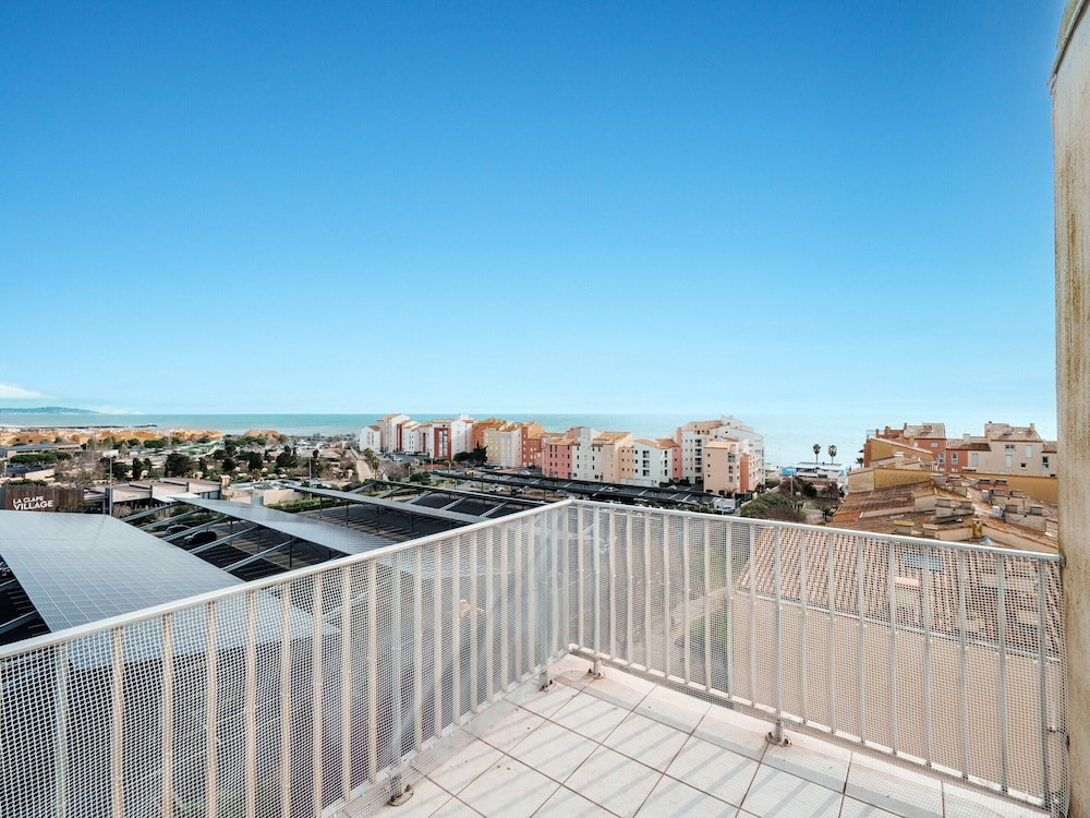 Light Filled Property Near Sea