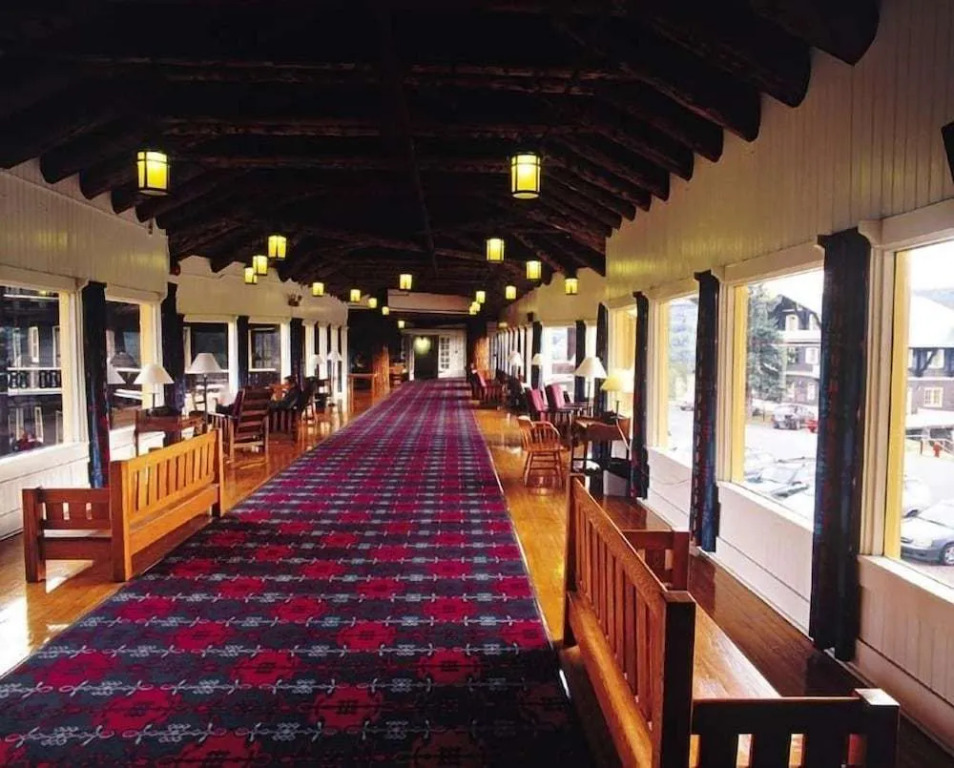 Glacier Park Lodge