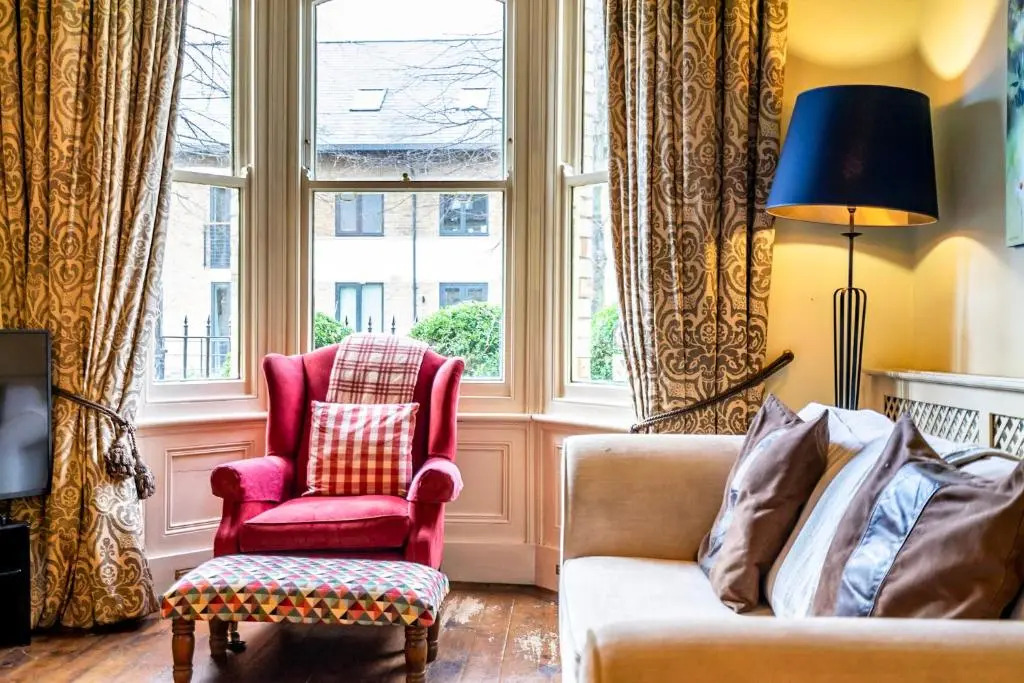 7 St Johns Crescent