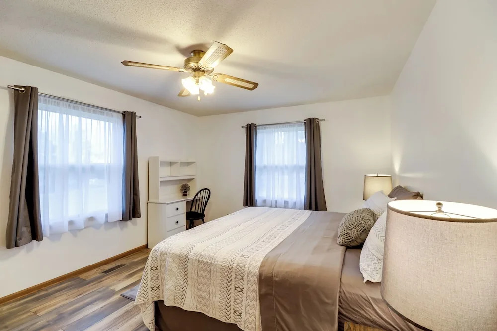 Henderson Home w/ Patio: 1 Mi to Norfork Lake