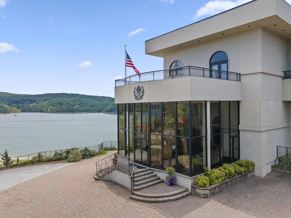 Deluxe 2 Bedroom Villa Lake View