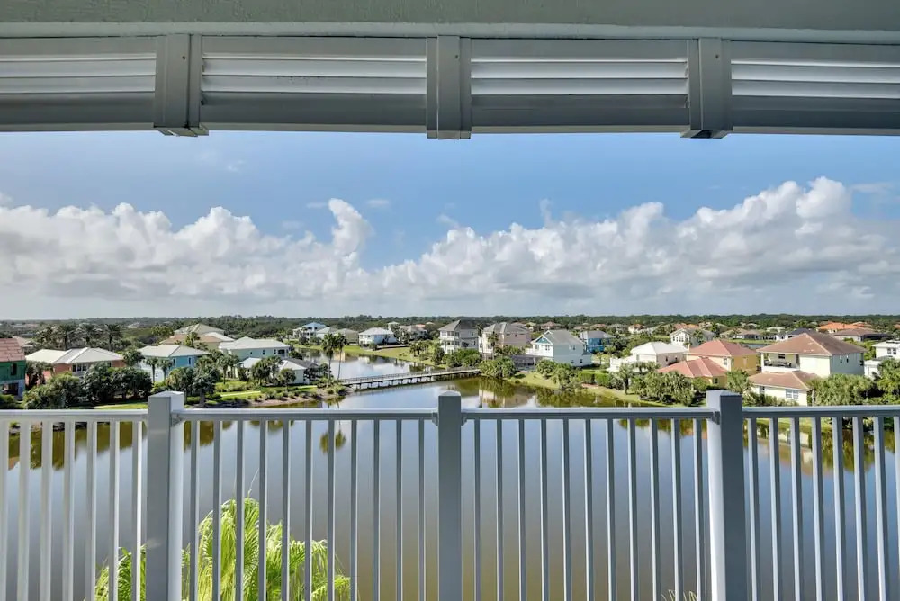 Spacious Palm Coast Condo: Balcony, Beach Access!