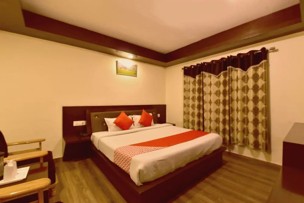 OYO 19498 Hotel Tridev