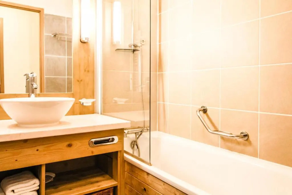 Les Terrasses d'Eos, 1-bed apartment with fireplace, Ski in, Ski out