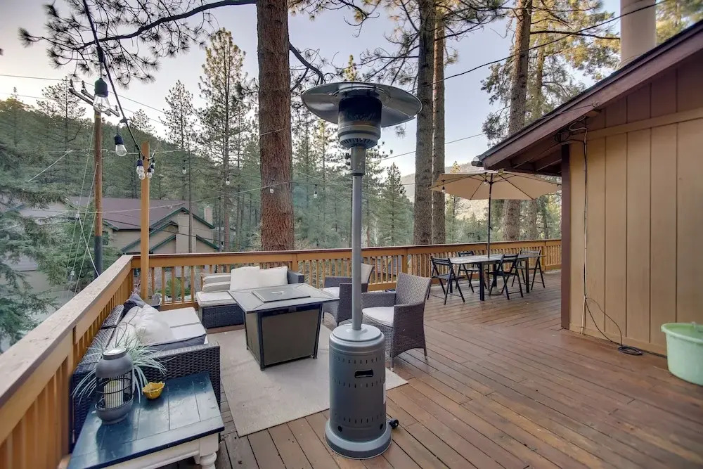 Peaceful & Idyllic Forest Cabin w/ Pool Table