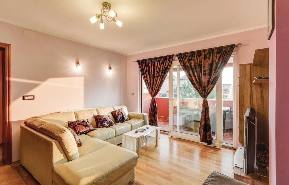 Five-Bedroom Holiday Home In Fazana