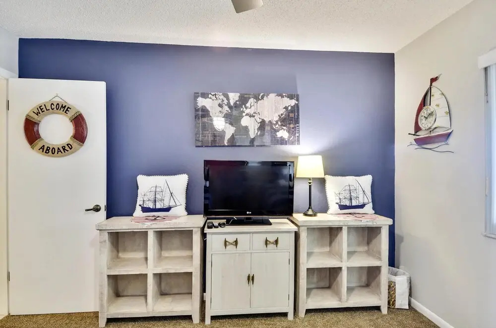 Land's End 402 Building 6 Beachfront With Private Balcony!