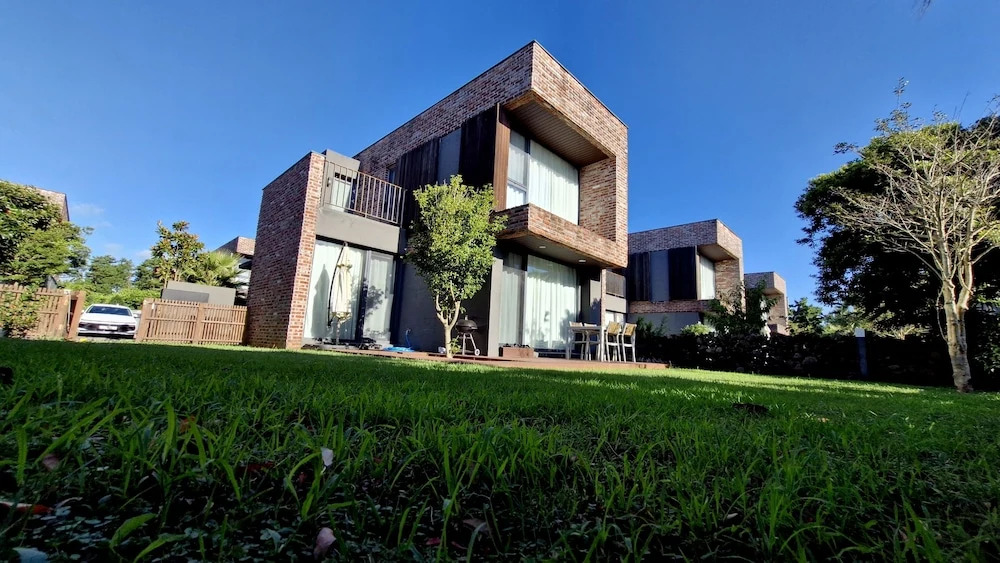 Somsom House