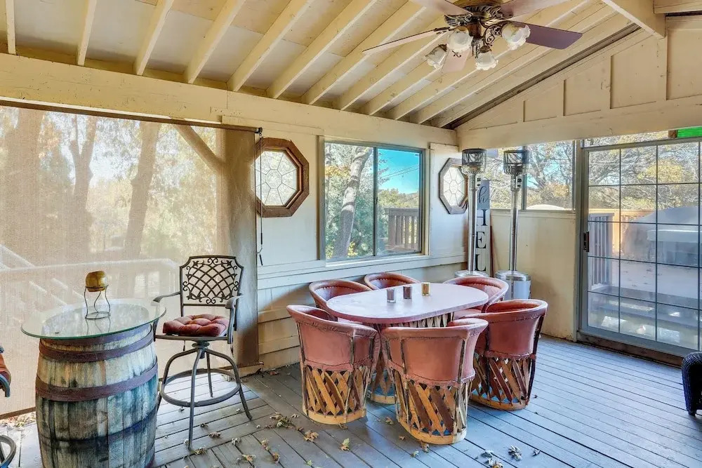 Spacious Crestline Retreat: 1 Mi to Lake Gregory