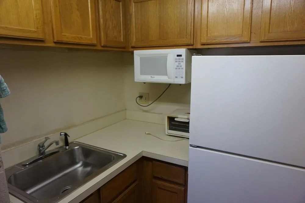 1 Life Studio and Suites