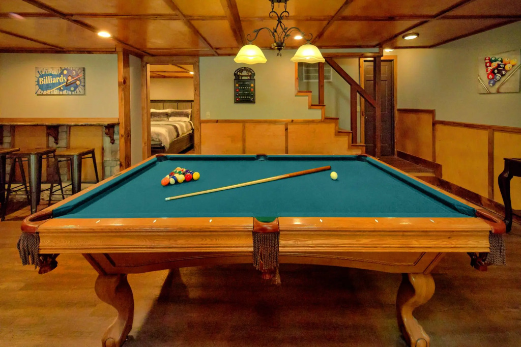POOL Basketball 6 bdrm Theater Grounds