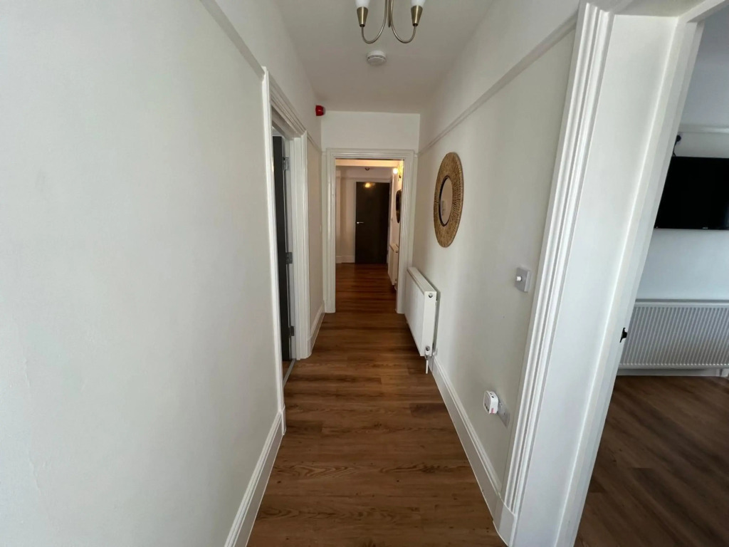 Beautiful 2b Apt in the Heart of Glastonbury.