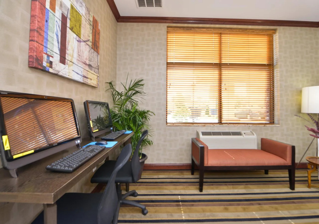Holiday Inn Express Laguardia Airport