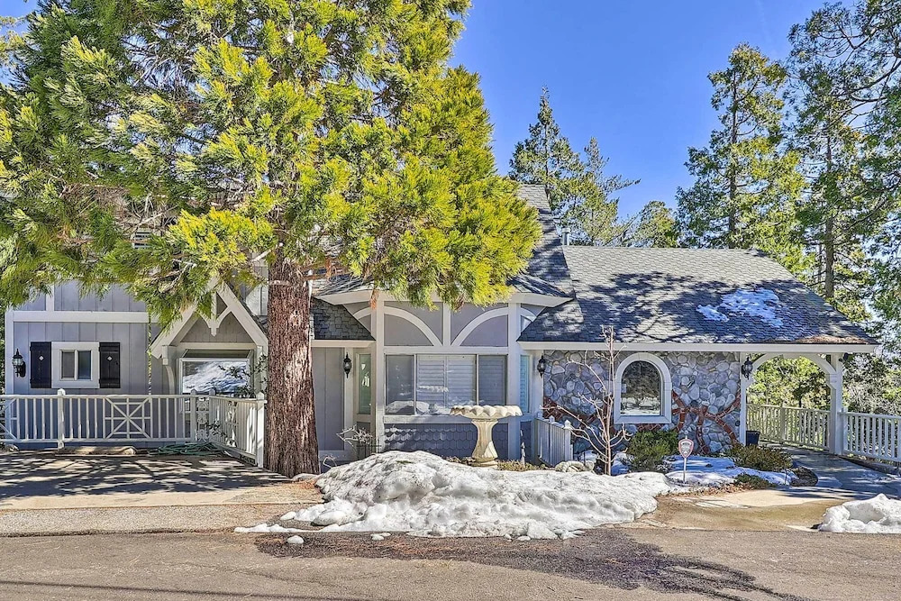 'ridgeline Retreat' w/ Mountain Lake Views!