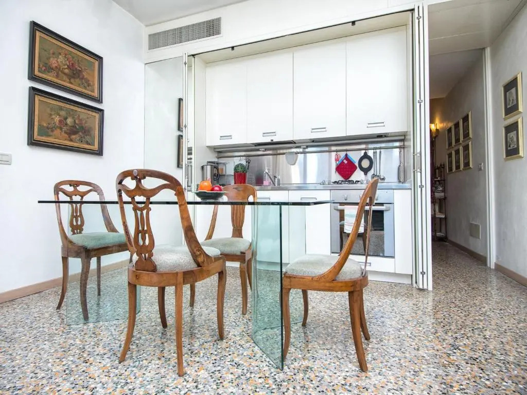Grimaldi Apartments Hermitage Canal Grande view