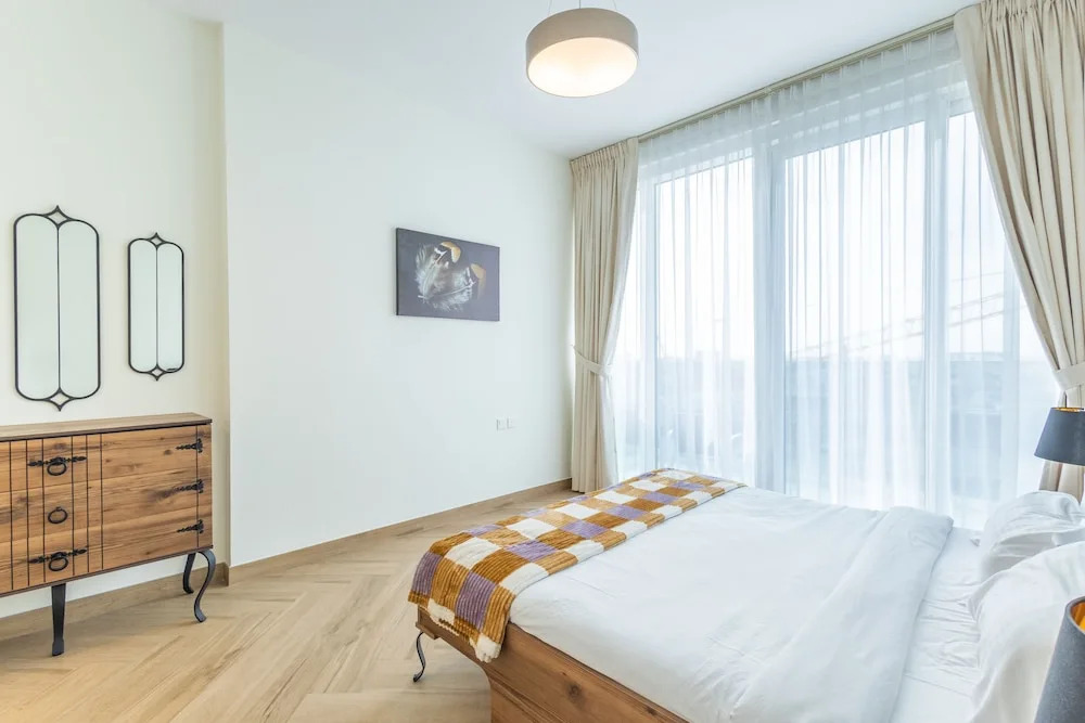 SuperHost - Chic Modern 1BR Apt Retreat with City View