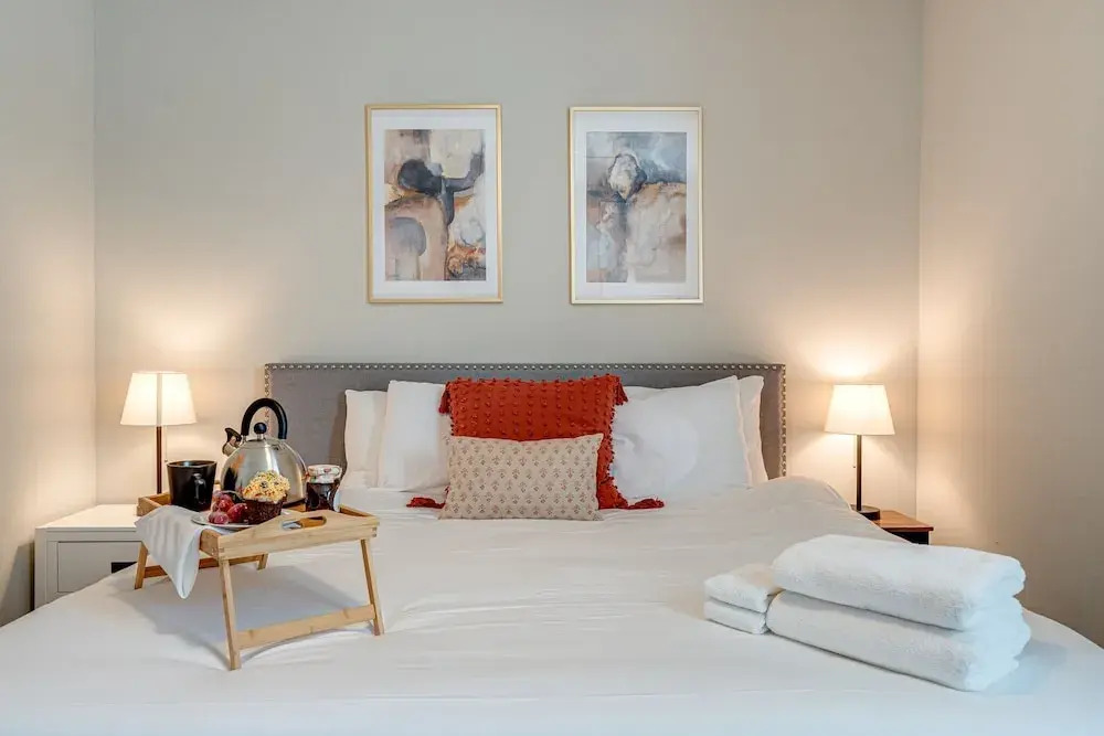 Merry Melrose -mins to Broadway- Sleeps 6