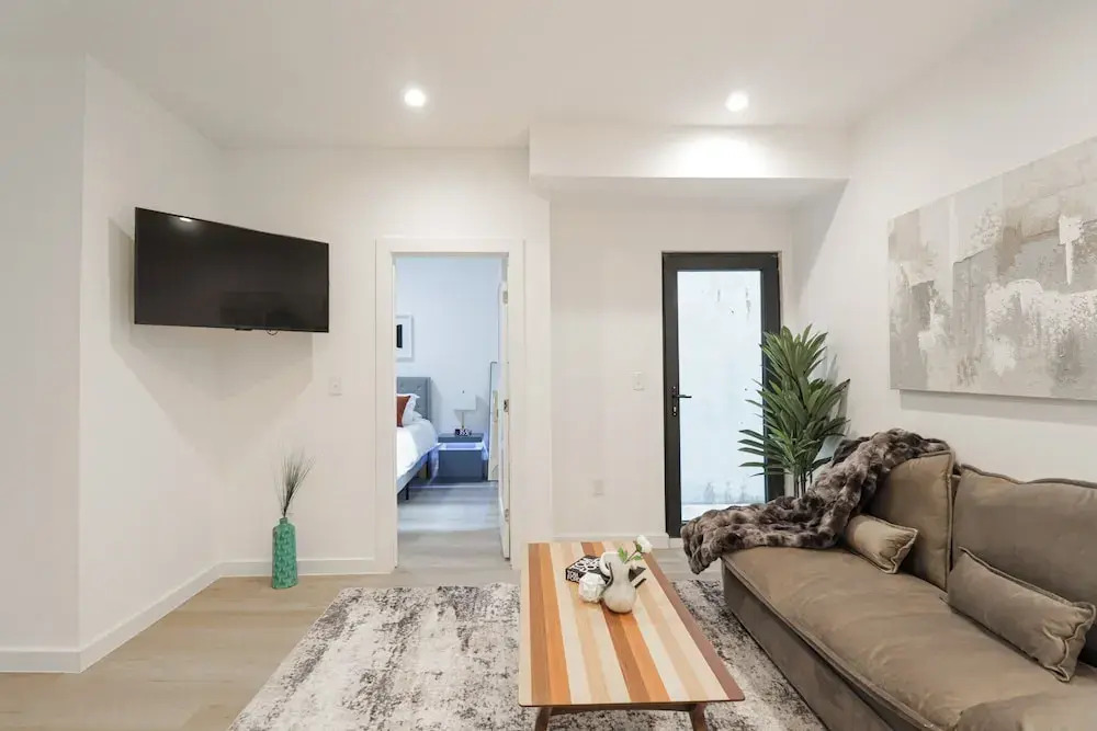 Unit 3 One BR With Queen  Sofa and  Bed