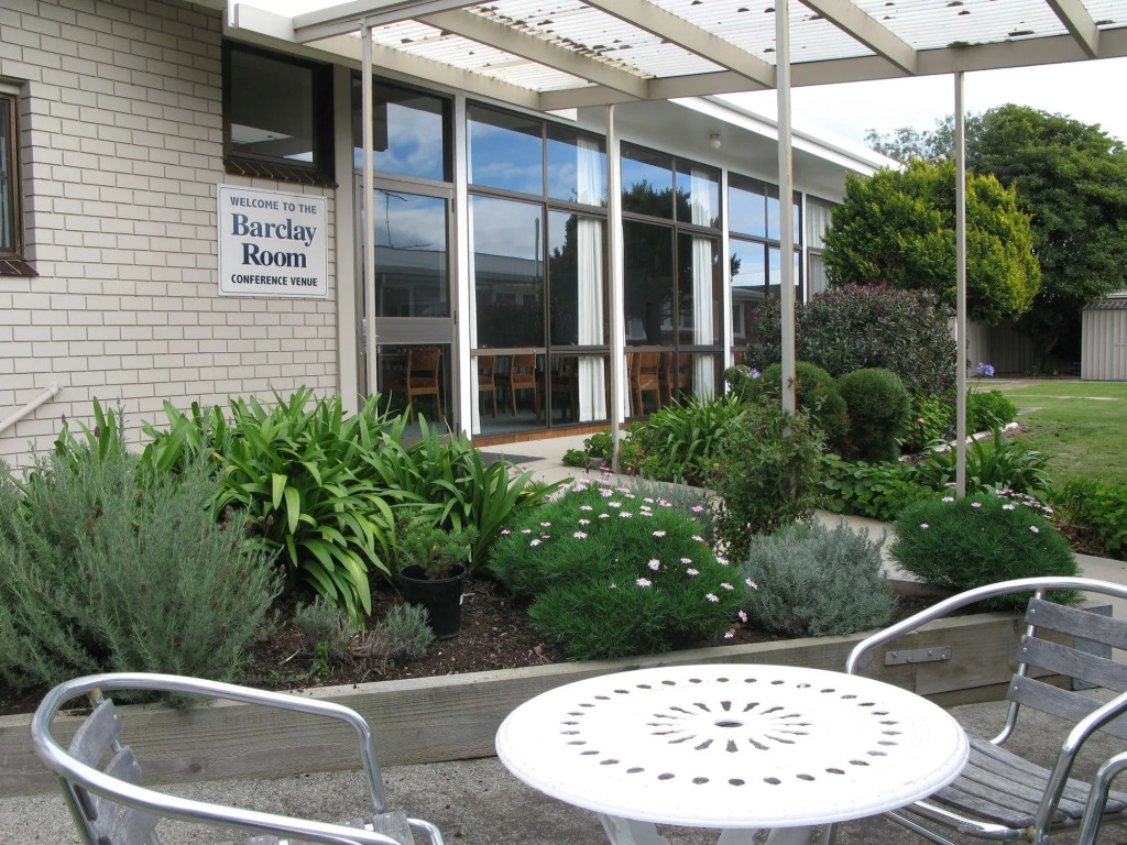 Barclay Motor Inn