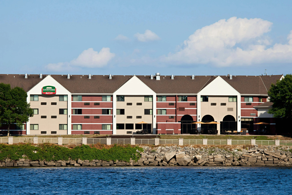 Courtyard by Marriott La Crosse