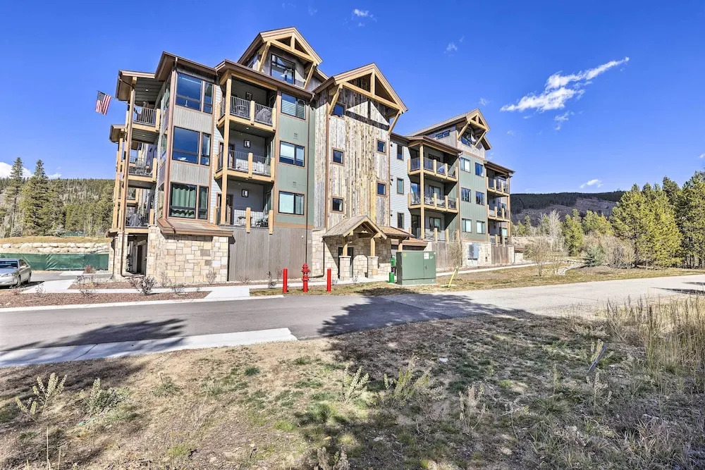 1 Mi to Ski Slopes! Mtn-view Condo in Keystone