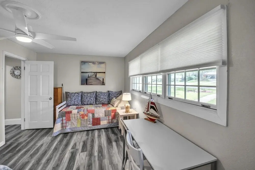 Beautiful Lake View Retreat Drivable To Theme Parks 3 Bedroom Home