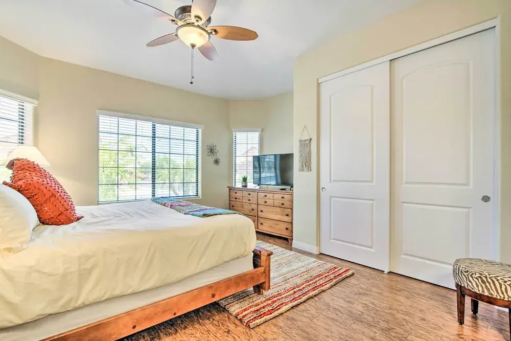 Snowbird Haven w/ Pool! 11 Mi to Dtwn Phoenix