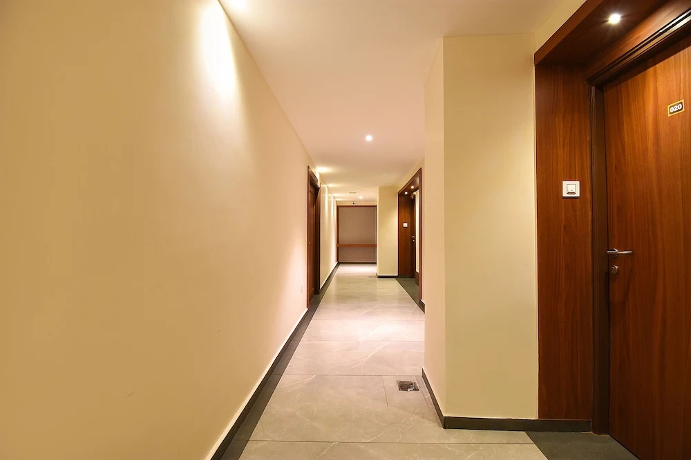 Fabhotel High Rise