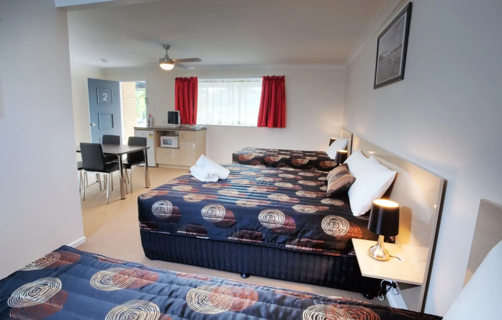 High Street Motor Inn & Steakhouse