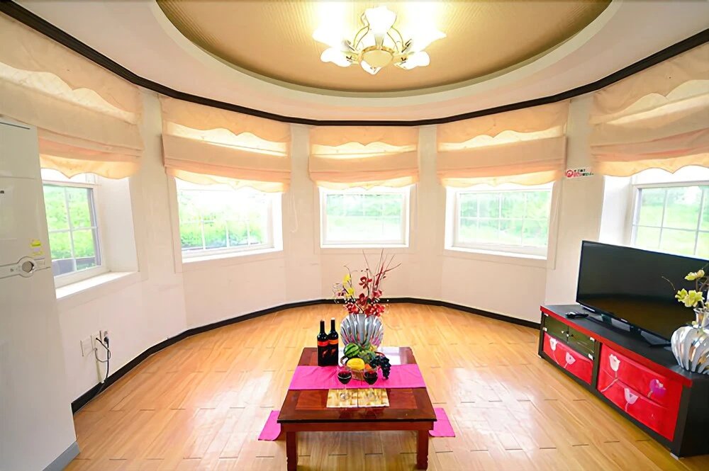 Taean Red Pension
