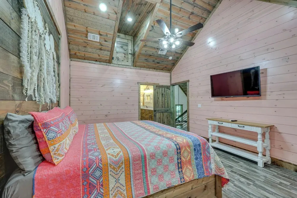 Gorgeous Broken Bow Family Home w/ Private Hot Tub