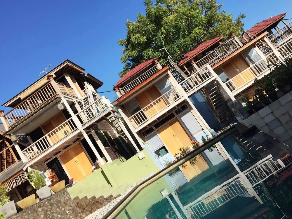 Tree House Lodge