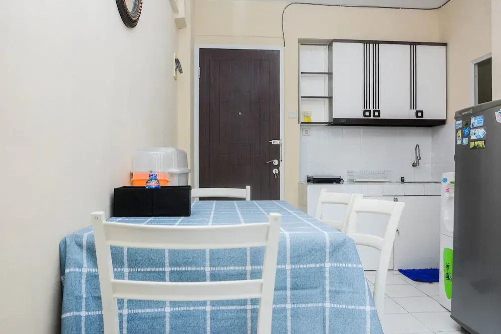 Comfy 2BR Mutiara Bekasi Apartement By Travelio