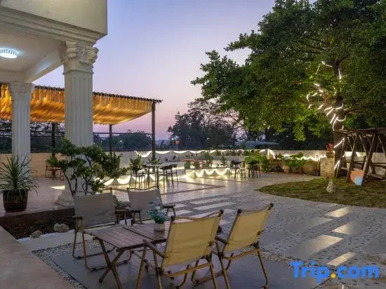 Moyan Light Luxury Sea View Audio-Visual Homestay