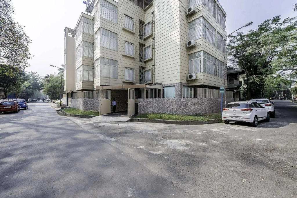 OYO 16703 Hotel The Platinum