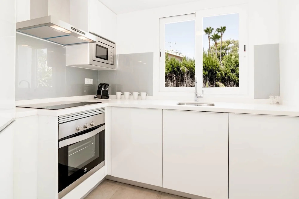 Ivy4- Modern 2 Bedroom Duplex Close To Beach