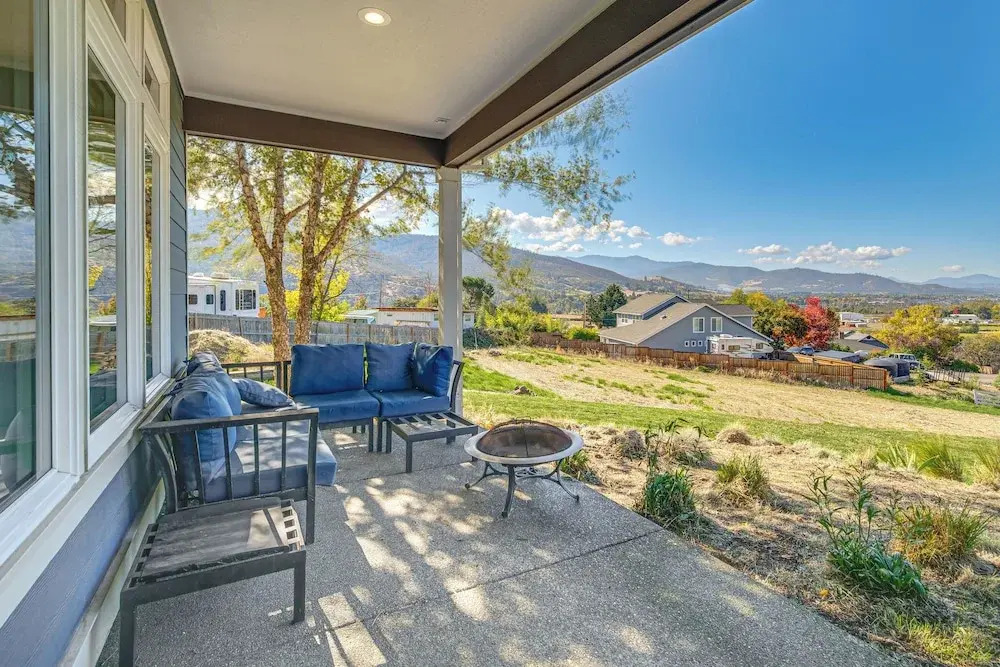 Private Pool & Mtn Views: Stunning Ashland Home